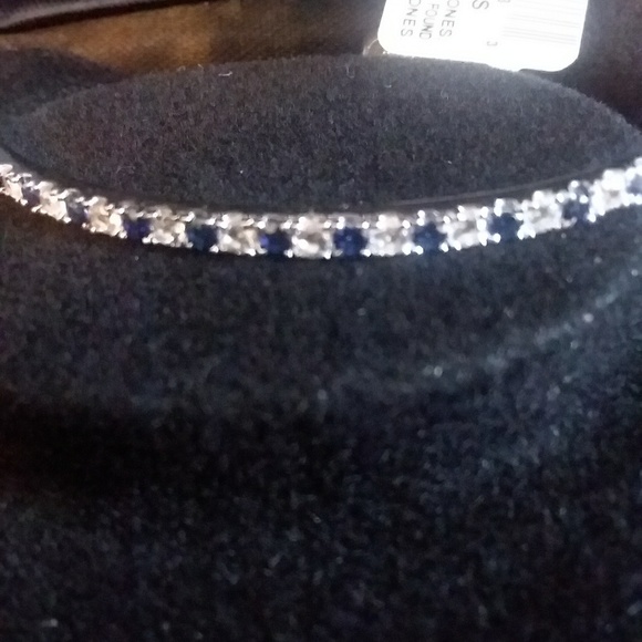 A bracelet - Picture 3 of 3